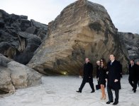 Azərbaycan Prezidenti və xanımı Qobustan muzeyinin açılışında iştirak ediblər (FOTO)