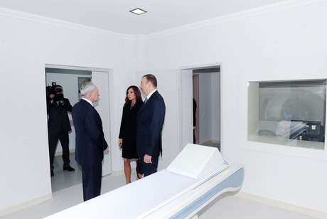 Azərbaycan Prezidenti və xanımı əsaslı təmirdən sonra istifadəyə verilmiş Uşaq Nevroloji Xəstəxanası ilə tanış olublar (ƏLAVƏ OLUNUB) (FOTO)