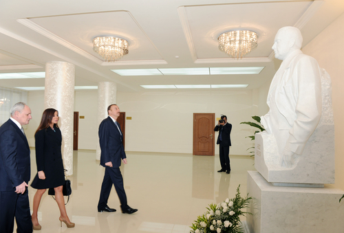 Azərbaycan Prezidenti və xanımı Azərbaycan Dövlət Həkimləri Təkmilləşdirmə İnstitutunun əsaslı təmirdən sonrakı vəziyyəti ilə tanış olublar (FOTO)