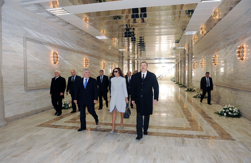 Azərbaycan Prezidenti və xanımı yeni piyada keçidlərinin açılışlarında iştirak ediblər (FOTO)