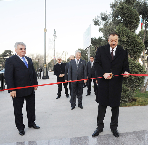 Azərbaycan Prezidenti və xanımı yeni piyada keçidlərinin açılışlarında iştirak ediblər (FOTO)