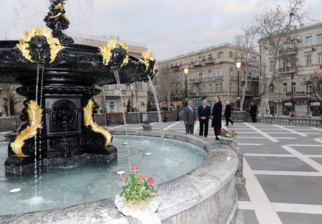 Azərbaycan Prezidenti Bakının Bülbül prospektindəki parkın yenidənqurma işlərindən sonrakı vəziyyəti ilə tanış olub (FOTO)