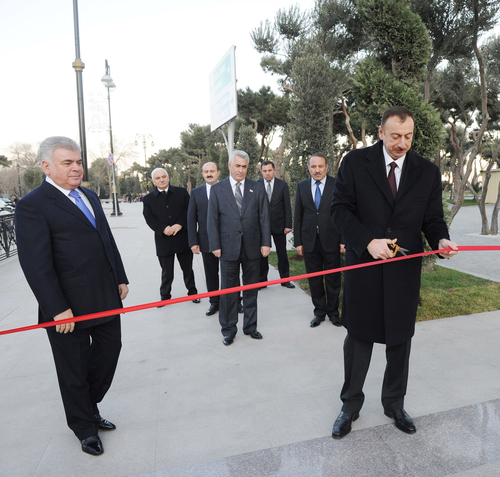Azərbaycan Prezidenti və xanımı yeni piyada keçidlərinin açılışlarında iştirak ediblər (FOTO)