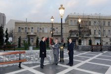 Azərbaycan Prezidenti Bakının Bülbül prospektindəki parkın yenidənqurma işlərindən sonrakı vəziyyəti ilə tanış olub (FOTO)