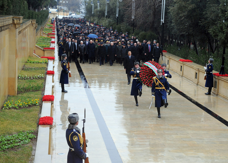 Azərbaycan Prezidenti Şəhidlər Xiyabanını ziyarət edib (FOTO)
