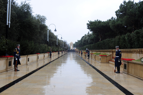 Azərbaycan Prezidenti Şəhidlər Xiyabanını ziyarət edib (FOTO)