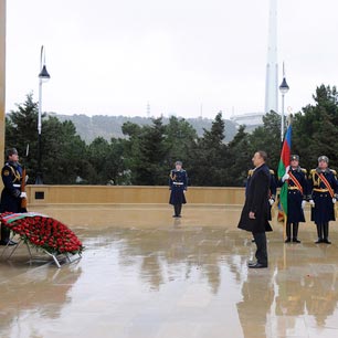 Azərbaycan Prezidenti Şəhidlər Xiyabanını ziyarət edib (FOTO)