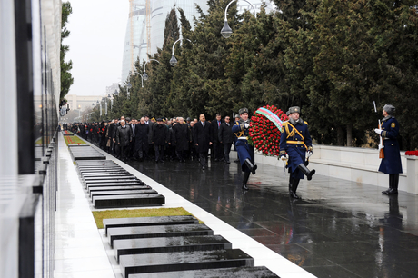 Azərbaycan Prezidenti Şəhidlər Xiyabanını ziyarət edib (FOTO)