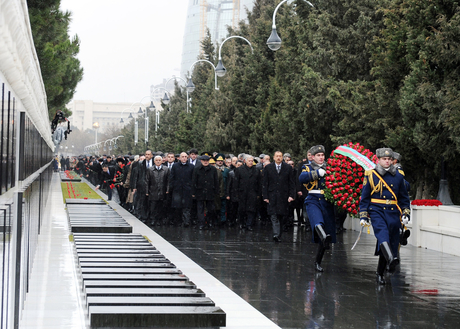 Azərbaycan Prezidenti Şəhidlər Xiyabanını ziyarət edib (FOTO)
