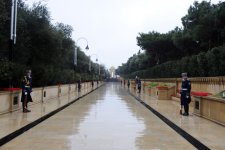 Azərbaycan Prezidenti Şəhidlər Xiyabanını ziyarət edib (FOTO)