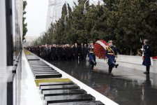 Azərbaycan Prezidenti Şəhidlər Xiyabanını ziyarət edib (FOTO)
