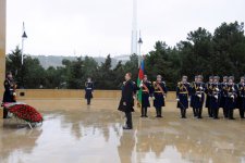 Azərbaycan Prezidenti Şəhidlər Xiyabanını ziyarət edib (FOTO)