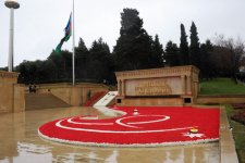 Azərbaycan Prezidenti Şəhidlər Xiyabanını ziyarət edib (FOTO)
