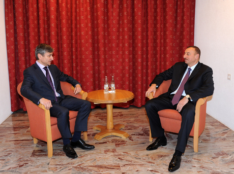 İlham Əliyev “Microsoft International” şirkətinin prezidenti, “Microsoft” Korporasiyasının vitse-prezidenti ilə görüşüb