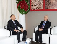 Davosda İlham Əliyevin Dünya İqtisadi Forumunun təsisçisi və icraçı sədri ilə görüşü olub