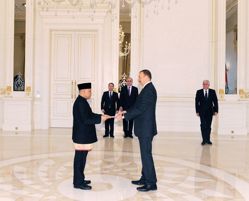 İlham Əliyev bir sıra ölkələrin Azərbaycandakı səfirlərinin etimadnamələrini qəbul edib (ƏLAVƏ OLUNUB) (FOTO)