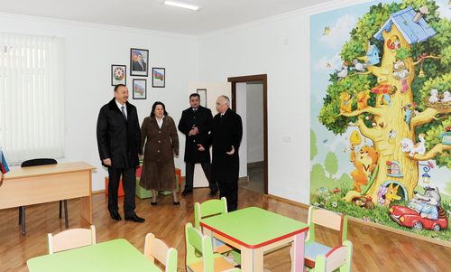 İlham Əliyev Bakıdakı körpələr evi-uşaq bağçalarının əsaslı təmir və yenidənqurmadan sonrakı vəziyyəti ilə tanış olub (FOTO)