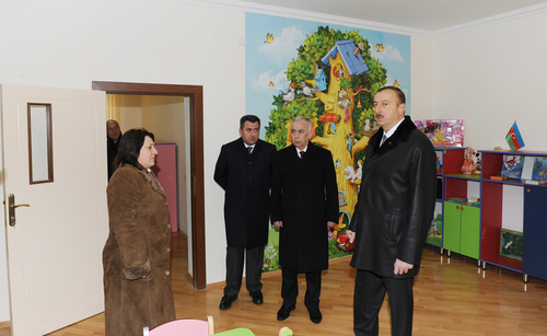 İlham Əliyev Bakıdakı körpələr evi-uşaq bağçalarının əsaslı təmir və yenidənqurmadan sonrakı vəziyyəti ilə tanış olub (FOTO)