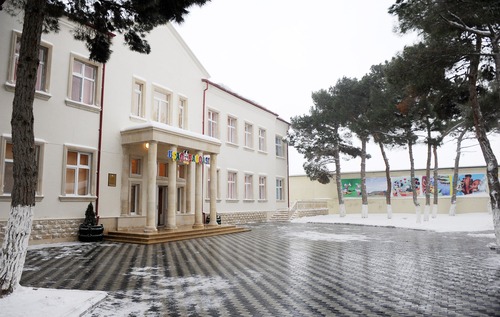 İlham Əliyev Bakıdakı körpələr evi-uşaq bağçalarının əsaslı təmir və yenidənqurmadan sonrakı vəziyyəti ilə tanış olub (FOTO)