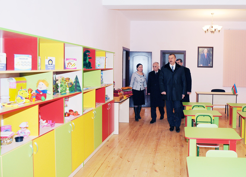 İlham Əliyev Bakıdakı körpələr evi-uşaq bağçalarının əsaslı təmir və yenidənqurmadan sonrakı vəziyyəti ilə tanış olub (FOTO)