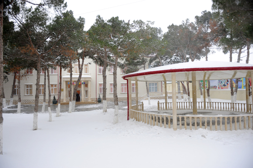 İlham Əliyev Bakıdakı körpələr evi-uşaq bağçalarının əsaslı təmir və yenidənqurmadan sonrakı vəziyyəti ilə tanış olub (FOTO)