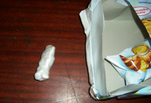 Bakıda məhkuma gətirilmiş sovqatdan heroin tapılıb (FOTO)