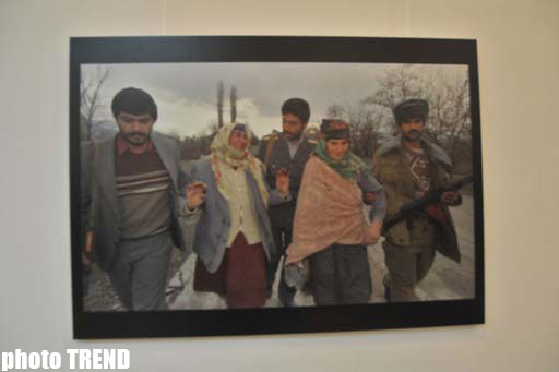 Bakıda fransalı fotoqrafın Xocalı faciəsinə həsr edilmiş unikal işləri təqdim olunub (FOTO)