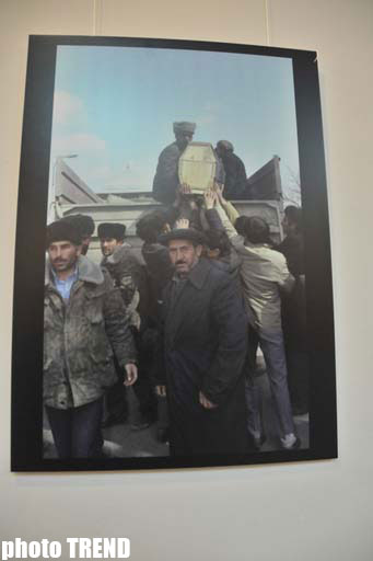Bakıda fransalı fotoqrafın Xocalı faciəsinə həsr edilmiş unikal işləri təqdim olunub (FOTO)