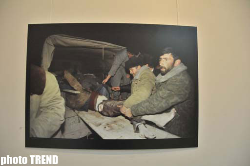 Bakıda fransalı fotoqrafın Xocalı faciəsinə həsr edilmiş unikal işləri təqdim olunub (FOTO)