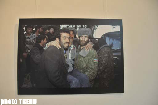 Bakıda fransalı fotoqrafın Xocalı faciəsinə həsr edilmiş unikal işləri təqdim olunub (FOTO)