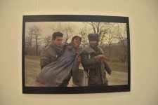 Bakıda fransalı fotoqrafın Xocalı faciəsinə həsr edilmiş unikal işləri təqdim olunub (FOTO)