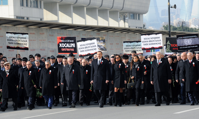 Azərbaycan Prezidenti və xanımı Xocalı faciəsi qurbanlarının abidəsini ziyarət edib (ƏLAVƏ OLUNUB) (FOTO)