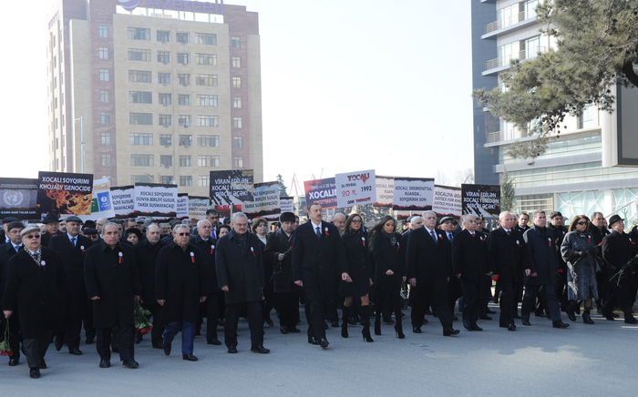 Azərbaycan Prezidenti və xanımı Xocalı faciəsi qurbanlarının abidəsini ziyarət edib (ƏLAVƏ OLUNUB) (FOTO)
