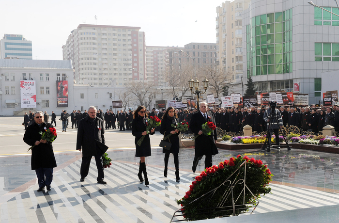 Azərbaycan Prezidenti və xanımı Xocalı faciəsi qurbanlarının abidəsini ziyarət edib (ƏLAVƏ OLUNUB) (FOTO)