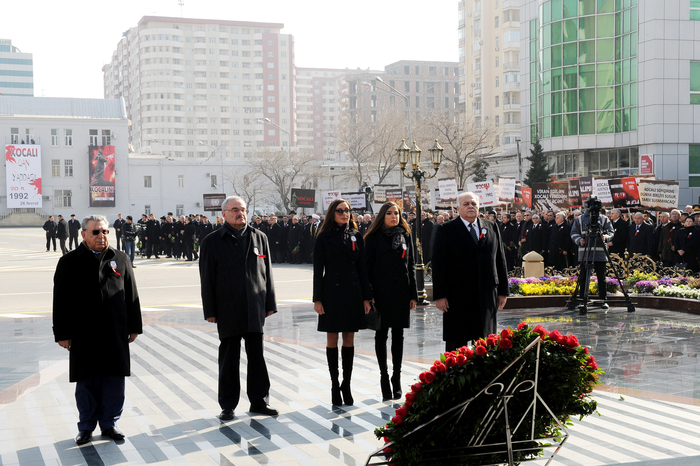 Azərbaycan Prezidenti və xanımı Xocalı faciəsi qurbanlarının abidəsini ziyarət edib (ƏLAVƏ OLUNUB) (FOTO)