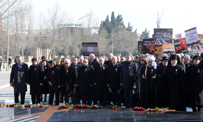Azərbaycan Prezidenti və xanımı Xocalı faciəsi qurbanlarının abidəsini ziyarət edib (ƏLAVƏ OLUNUB) (FOTO)