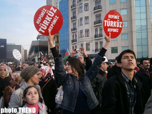 İstanbulun Taksim meydanında Xocalı soyqırımı ilə bağlı keçirilən mitinq başa çatdı (ƏLAVƏ OLUNUB-3) (FOTO)
