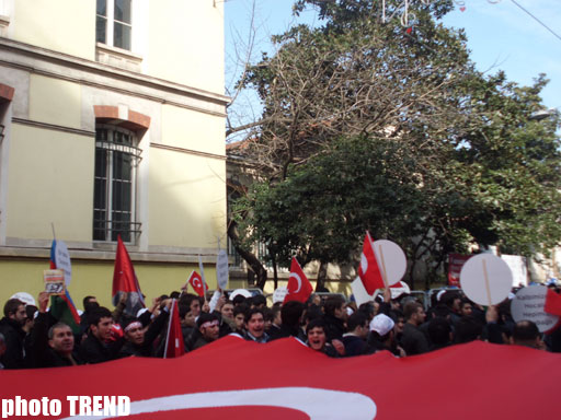 İstanbulun Taksim meydanında Xocalı soyqırımı ilə bağlı keçirilən mitinq başa çatdı (ƏLAVƏ OLUNUB-3) (FOTO)