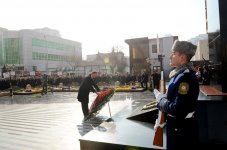 Azərbaycan Prezidenti və xanımı Xocalı faciəsi qurbanlarının abidəsini ziyarət edib (ƏLAVƏ OLUNUB) (FOTO)