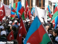 Taksim Meydanında Xocalı soyqırımı ilə bağlı keçiriləcək yürüş-mitinqə axın başlayıb, şüarlar səsləndirilir (FOTO)