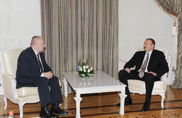 İlham Əliyev Rumıniya Prezidentinin təhlükəsizlik məsələləri üzrə müşavirini qəbul edib