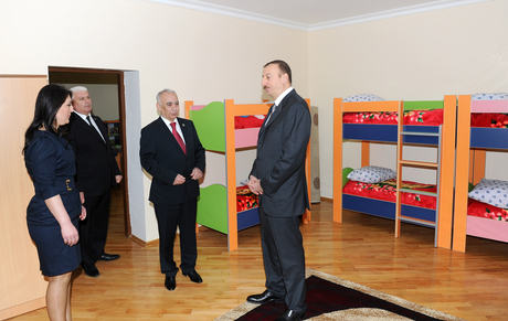 Prezident İlham Əliyev Nizami və Xətai rayonlarında körpələr evi və uşaq bağçalarının əsaslı təmir işlərindən sonrakı vəziyyəti ilə tanış olub (FOTO)