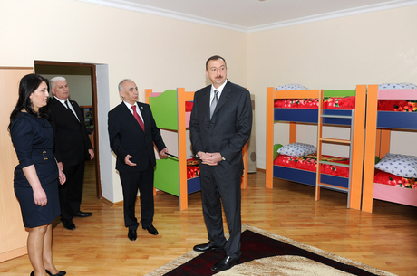 Prezident İlham Əliyev Nizami və Xətai rayonlarında körpələr evi və uşaq bağçalarının əsaslı təmir işlərindən sonrakı vəziyyəti ilə tanış olub (FOTO)