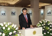Gürcüstan Prezidenti Mixail Saakaşvili Heydər Əliyev Fondunda olub (FOTO)