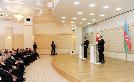 Prezident İlham Əliyev: Azərbaycan-Gürcüstan əməkdaşlığı başqa regionlara da müsbət təsir göstərir (FOTO)