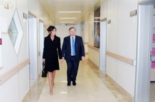 Azərbaycanın birinci xanımı Milli Onkologiya Mərkəzinin yeni tikilmiş uşaq klinikası ilə tanış olmuşdur (FOTO)