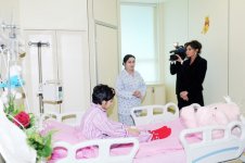 Azərbaycanın birinci xanımı Milli Onkologiya Mərkəzinin yeni tikilmiş uşaq klinikası ilə tanış olmuşdur (FOTO)