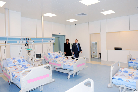 Azərbaycanın birinci xanımı Milli Onkologiya Mərkəzinin yeni tikilmiş uşaq klinikası ilə tanış olmuşdur (FOTO)