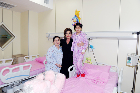 Azərbaycanın birinci xanımı Milli Onkologiya Mərkəzinin yeni tikilmiş uşaq klinikası ilə tanış olmuşdur (FOTO)