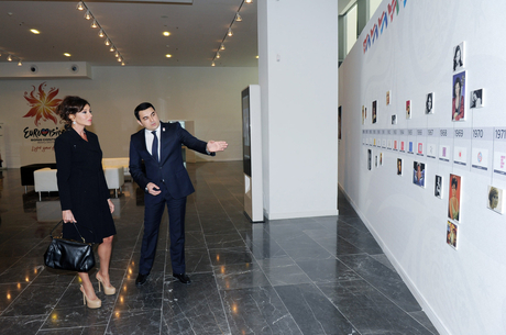 Azərbaycanın birinci xanımı “Eurovision” mahnı müsabiqəsinin tarixini əks etdirən sərgi ilə tanış olmuşdur (FOTO)
